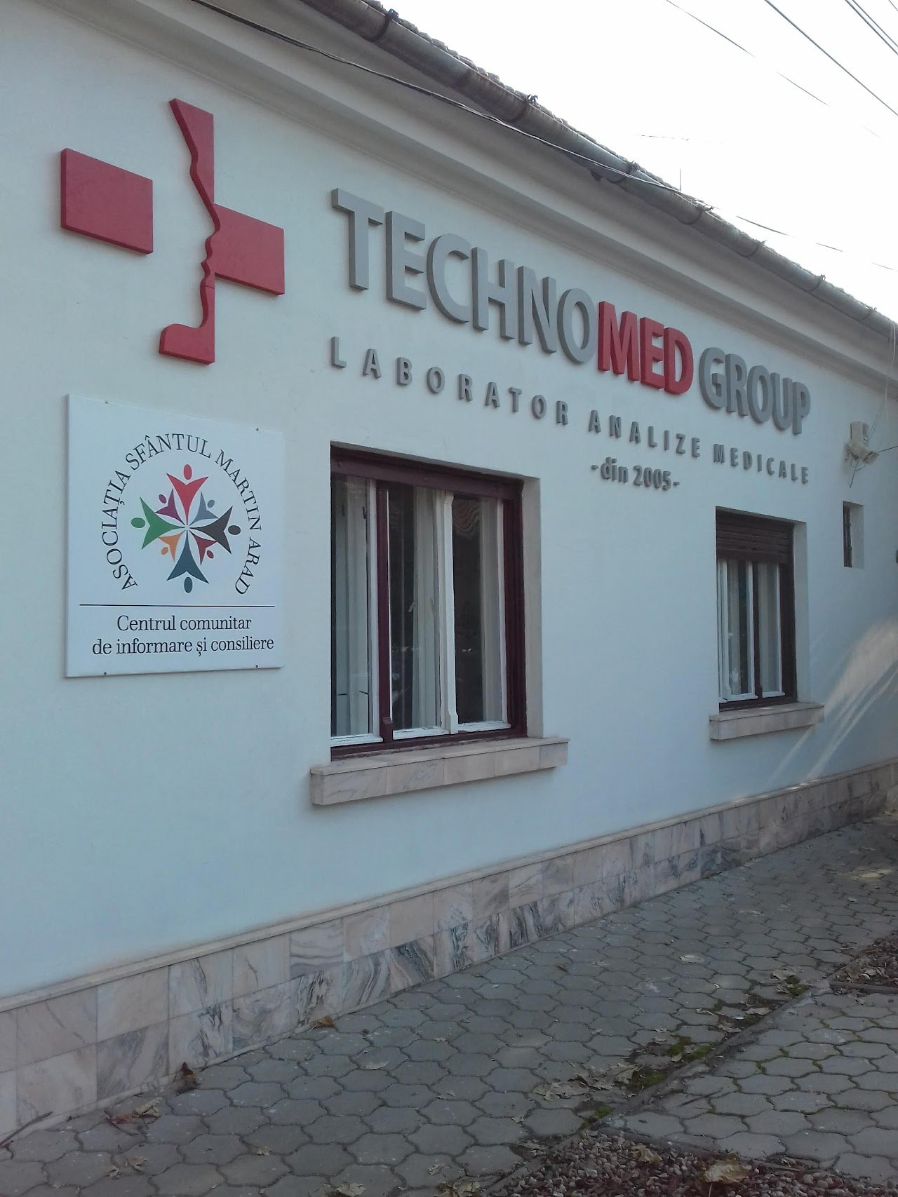 Fațada laboratorului de analize medicale Technomed din Arad, strada Victor Hugo 14, cartier Vlaicu