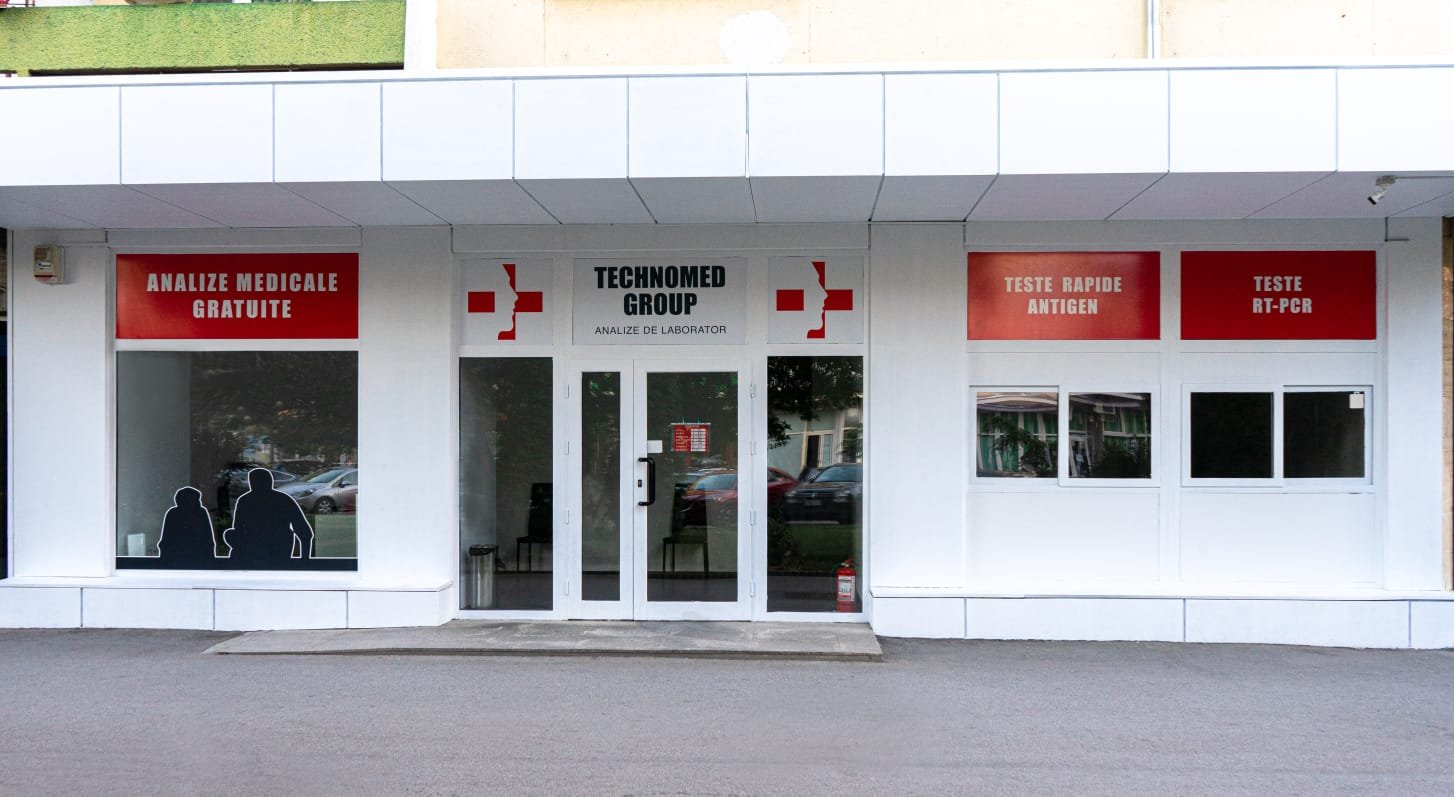 Intrarea centrului de recoltare analize medicale Technomed din Deva, Bulevardul 1 Decembrie 1918, Bloc C